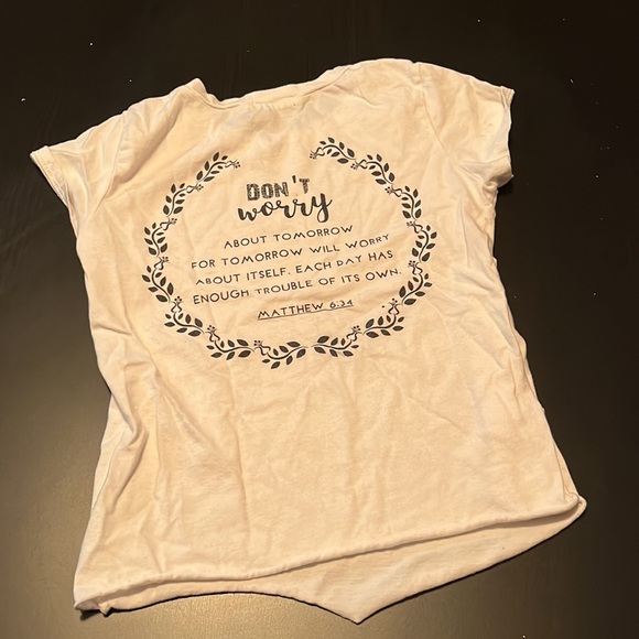 White ‘Don’t Worry’ Rolled Short Sleeve Shirt, Mathew 6:34, Size Small - Picture 2 of 4